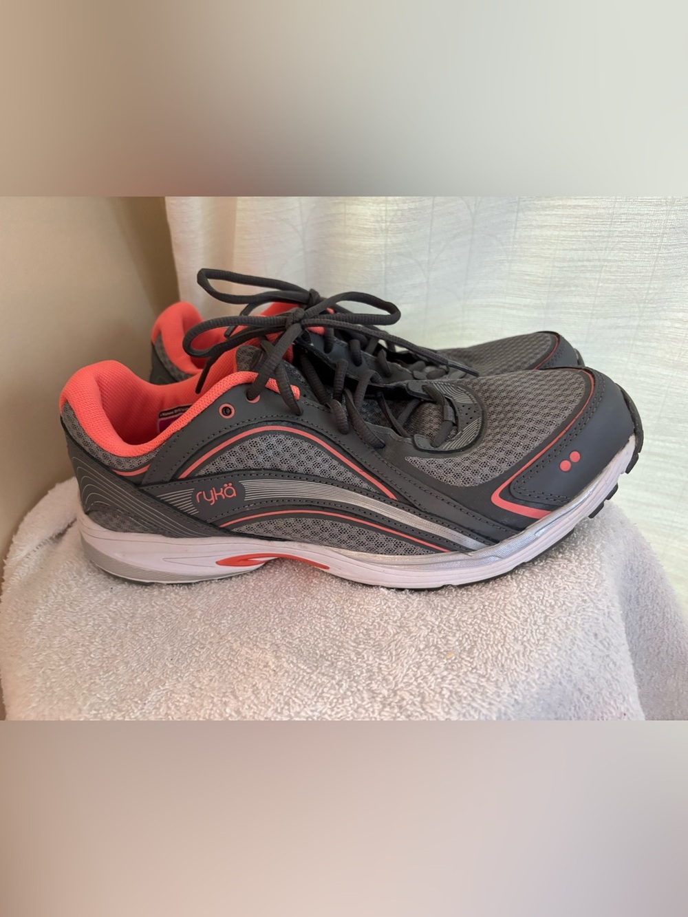 Tula Sky Walk Coral & Grey womans running shoe (US 11M)